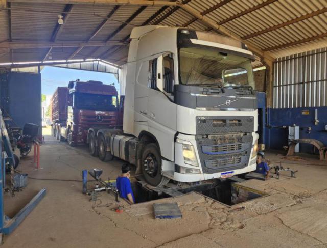 A Importância do Alinhamento de Eixo para Caminhões e Veículos Pesados